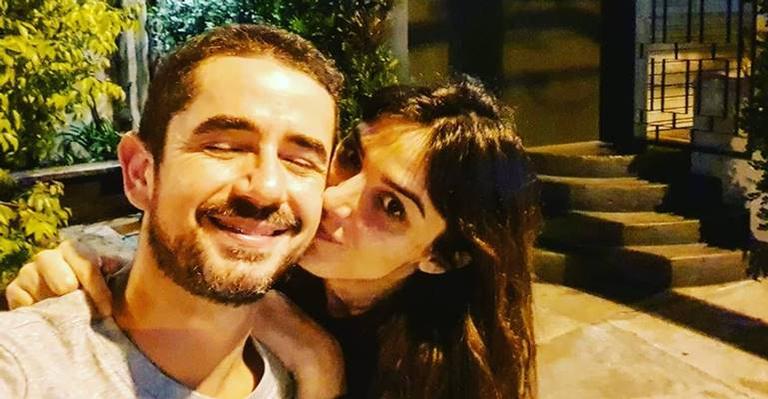 Felipe Andreoli e Rafa Brites retornam ao local em que se conheceram: ”Lembrei do primeiro beijo”