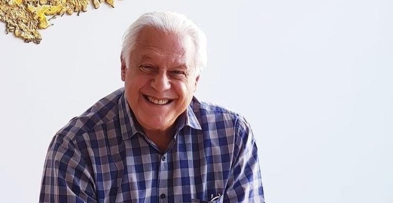 Antonio Fagundes posa ao lado de seus filhos: ”Eu e meus amores”