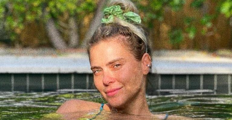 Carolina Dieckmann surge com cabelão na web e brinca: ”Cresceu tanto de ontem pra hoje”
