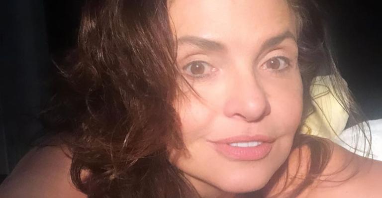 Luiza Tomé surge em foto divertida no mar e recebe elogios de fãs: ”Foto perfeita!”