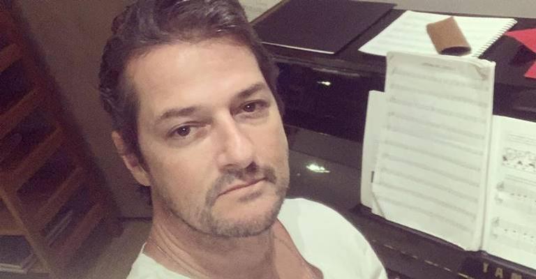 Marcelo Serrado presta homenagem de aniversário para Fábio Assunção: ”Amigo querido de longa data”