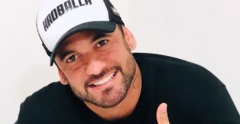 Na reta final da gravidez, esposa de Hadson posa nua e o ex-BBB declara: ”Vontade de Deus”