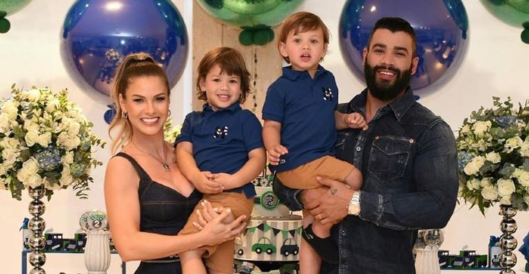 Gusttavo Lima publica vídeo de Gabriel e Samuel brincando juntos e dispara: ”Embaixadorzinhos”