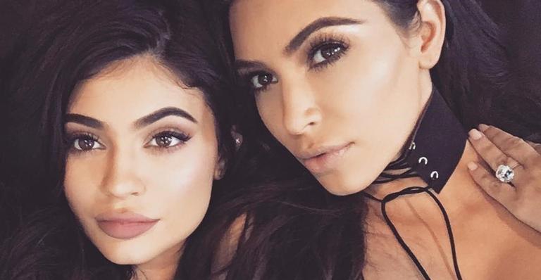 Kim Kardashian parabeniza a irmã Kylie Jenner com cliques inéditos: ”Memórias divertidas”