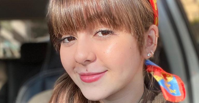Klara Castanho encanta fãs ao publicar cliques com seu cãozinho: ”Que fofura”