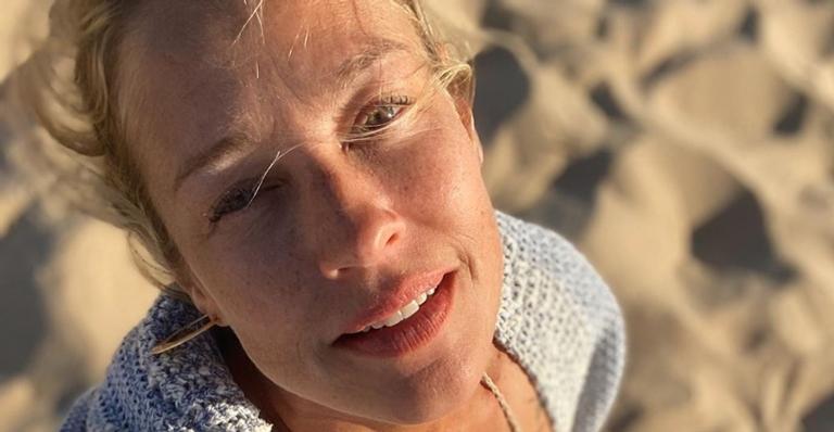 Ousada! Luana Piovani dispensa biquíni e surge fazendo topless durante viagem à Ibiza