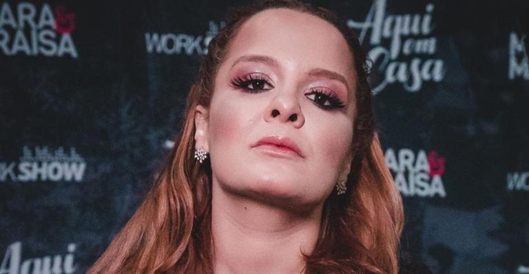Maiara abusa da transparência em look curto e justinho e deixa corpão em evidência