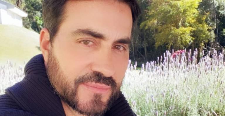 Padre Fábio de Melo muda o visual e fã brinca: ”Não te conheço mais”