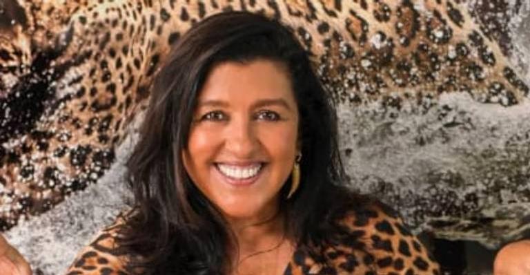 Regina Casé aparece com look todo de onça e diverte a web: ”Você é uma figura”