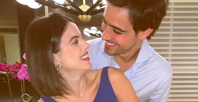 Grávida, Sthefany Brito exibe o barrigão em clique com o marido: ”Nosso sonho logo estará aqui”