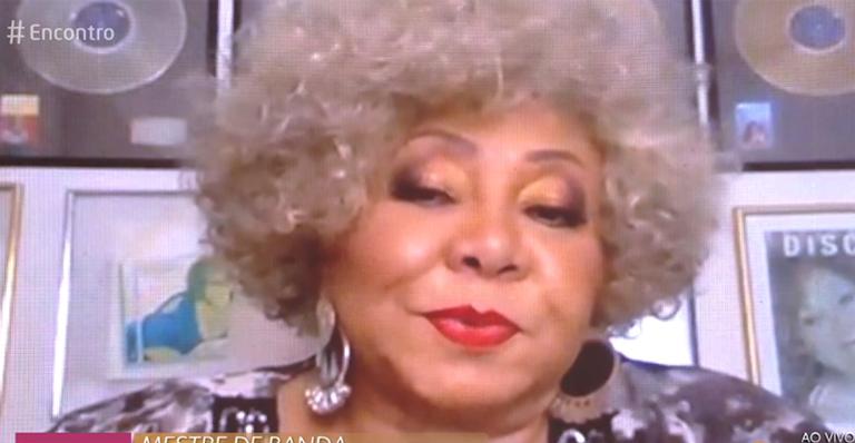 Alcione relembra demissão após tocar trombete e diverte