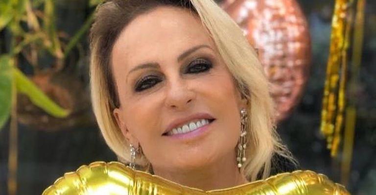 Ana Maria Braga posa com look jeans e fãs elogiam: ”Parece uma menininha linda!”