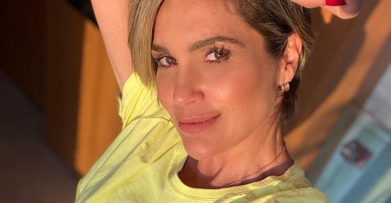 Flávia Alessandra surge usando biquíni tie-dye e encanta web: ”Viciada numa estampa”