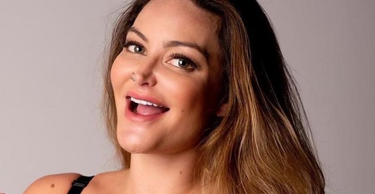 De lingerie, Laura Keller mostra o corpo pouco mais de uma semana após o parto: ”Maternidade real”