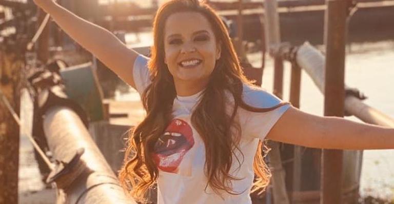 Maiara dá close em corpaço ao surgir tomando sol de biquíni e deixa web babando: ”Espetáculo”