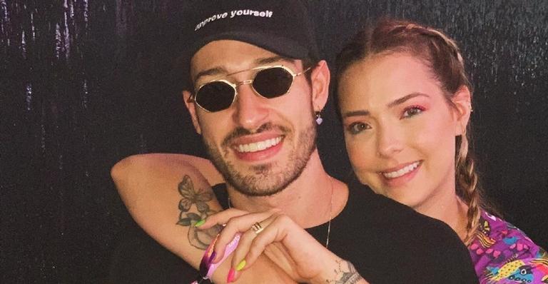 Casalzão! Vinicius Martinez e Carol Dantas derretem a web com clique romântico