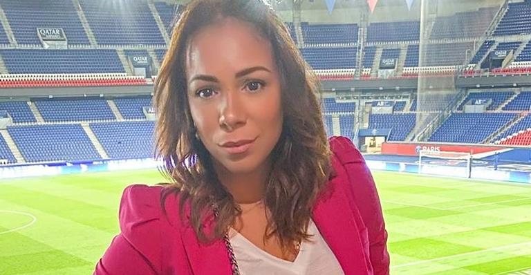 Belle Silva leva marmita dentro de bolsa grifada de quase R$4mil para dia de praia em Mykonos