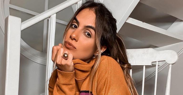 Carol Peixinho aproveita dia de sol para fazer aula de futvôlei: ”Brincadeirinha boa”