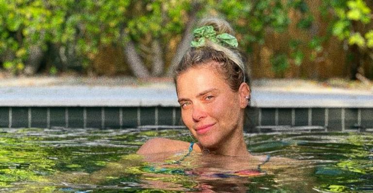 Carolina Dieckmann emociona a web ao se despedir de sua tia: ”Você sorriu a vida toda”