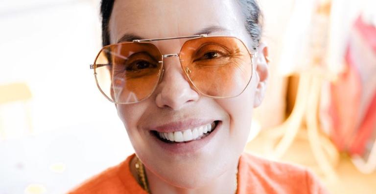 Carolina Ferraz compara clique antigo com atual: ”Duas versões de mim”