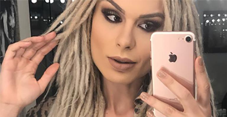 Fernanda Lacerda, a ‘Mendigata’, é flagrada aos beijos com novo affair