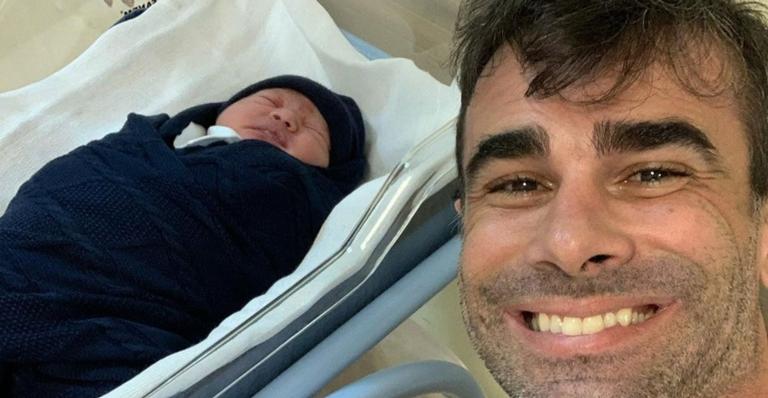 Jorge Souza divide momento fofo com o filho, mas web nota semelhança com a mãe: ”A cara da Laura!”