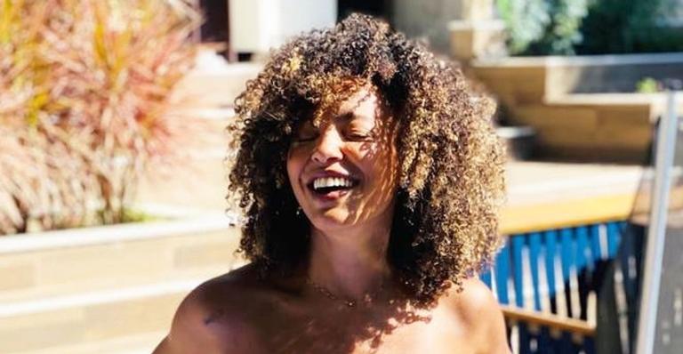 Sheron Menezzes relembra foto hilária, ao lado das amigas, de quando estava grávida
