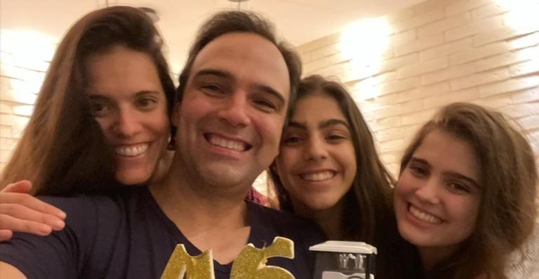 Tadeu Schmidt relembra viagem em família: ”Um dos nossos destinos preferidos!”