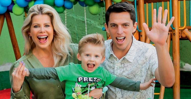Karina Bacchi e a festa jurássica para seu Enrico