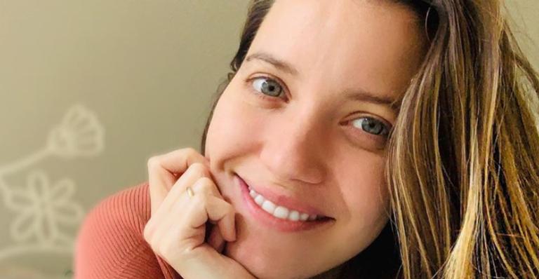 Grávida, Nathalia Dill surge praticando yoga: ”Acordamos cheias de vontade de exercitar!”