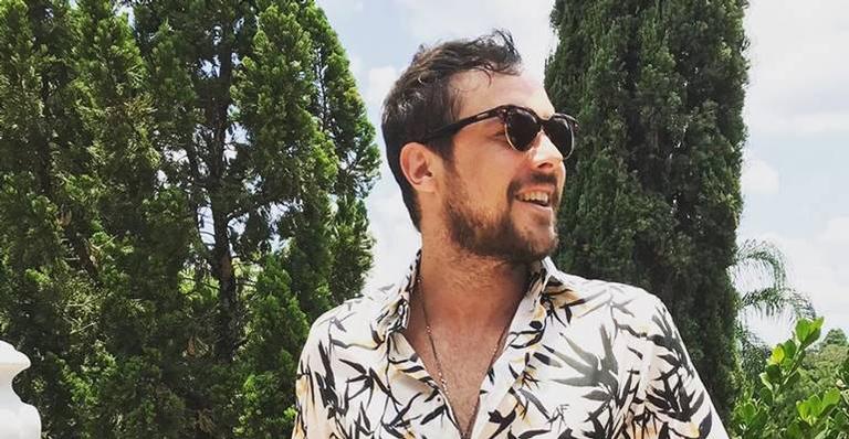Sergio Guizé posta foto com Bianca Bin e fãs comemoram: ”Melhor casal”
