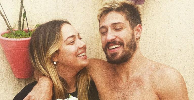 Vinicius Martinez se derrete pela esposa, Carol Dantas: ”A mãe Blogueira mais bonita”