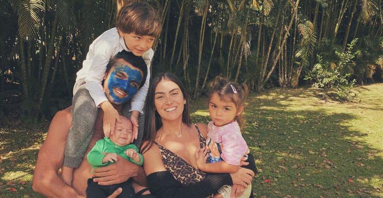 Mariana Uhlmann compartilha lindo clique em família: ”Crescendo e aprendendo um com o outro”
