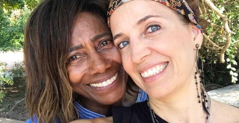 Poliana Abritta celebra aniversário de Gloria Maria com bela homenagem: ”Coração gigante”