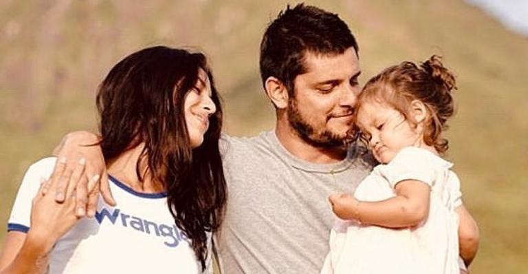 Yanna Lavigne arranca suspiros com clique de sua filha, Madalena