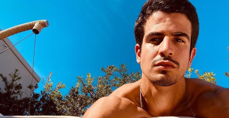 Enzo Celulari aproveita a manhã para surfar: ”Meu tipo de terapia”