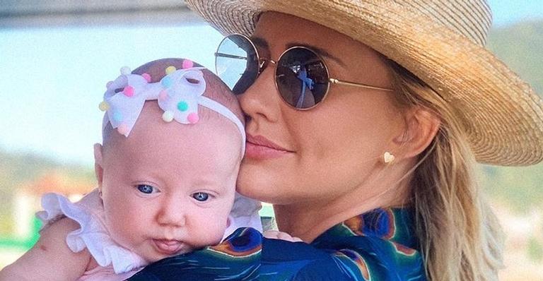 Ana Paula Siebert comemora três meses de Vicky com festinha e se emociona: ”Sou muito mais feliz!”