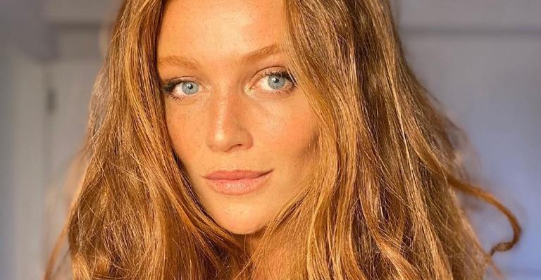 Cintia Dicker posa deslumbrante em caverna na Itália e seguidores rasgam elogios: ”Sereia”