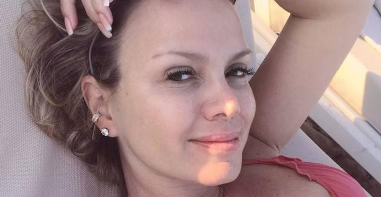 Eliana ganha elogios ao postar foto de biquíni: ”Sempre linda”
