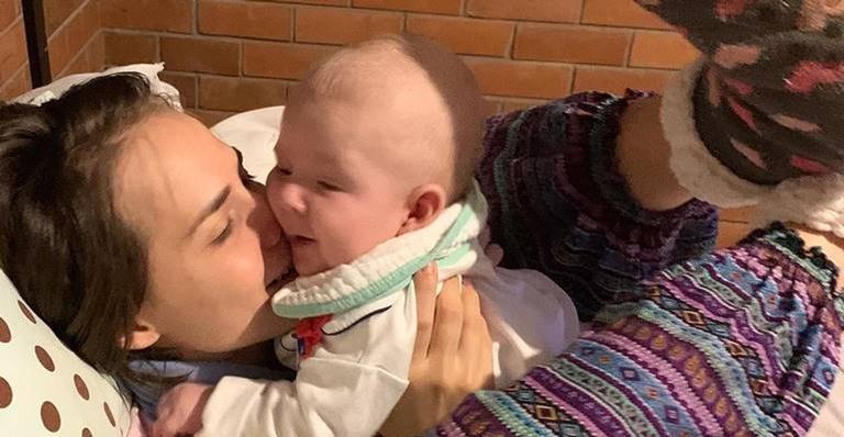 Leticia Colin se derrete pelo filho, Uri, em lindo clique: ”Te amo é pouco”