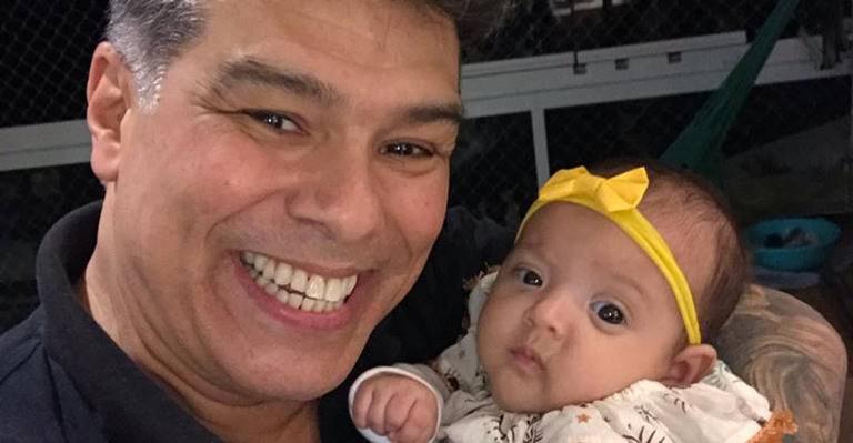 Ao lado de Elba Ramalho, Mauricio Mattar celebra 4 meses da neta: ”Pedrinha preciosa do vovô”