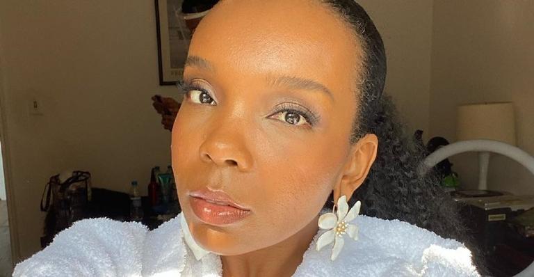 Thelma Assis, do BBB20, aparece em fotos com cabelão e dispara: ”Sempre bom renovar o visual”