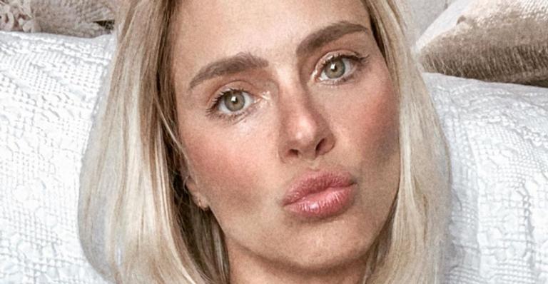 Carolina Dieckmann ganha elogios ao postar selfie usando óculos escuros: ”Perfeita!”