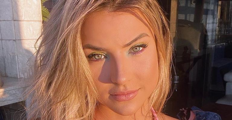 Gabi Martins ostenta abdômen definido em clique de biquíni e deixa web babando: ”Perfeição”