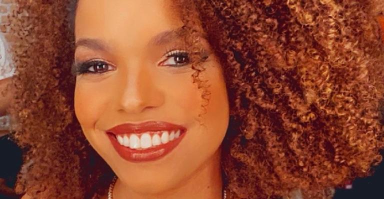 Jeniffer Nascimento posa com look amarelo: ”Pra iluminar esse dia nublado”