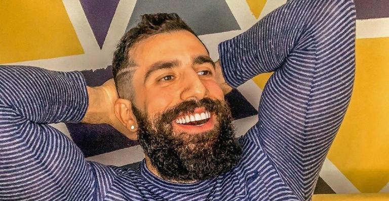 Após cirurgia no nariz, Kaysar Dadour tranquiliza os fãs e dispara: ”Melhor dia do mundo”