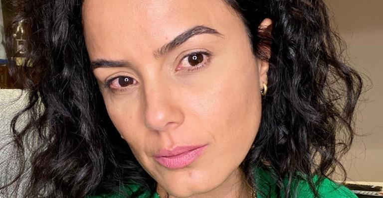 Luciele Di Camargo curte frio de São Paulo com casaco arco-íris: ”Uma cor para alegra o meu dia”