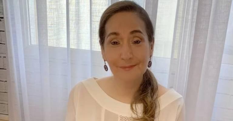 Sonia Abrão faz brincadeira com visual usado nos bastidores de programa: ”Dona Florinda”