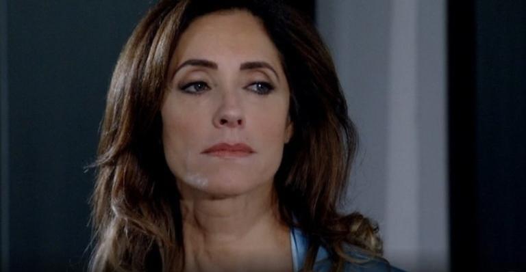 Tereza Cristina pega arma e ameaça a própria família em ‘Fina Estampa’