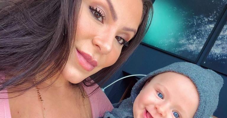 Andressa Ferreira posa de biquíni com Bento e corpaço rouba a cena: ”E essa barriga?”
